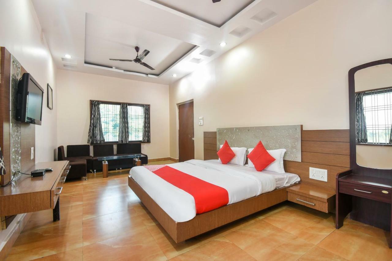 Oyo 47464 Hotel The Country Club Bilaspur  Exterior photo