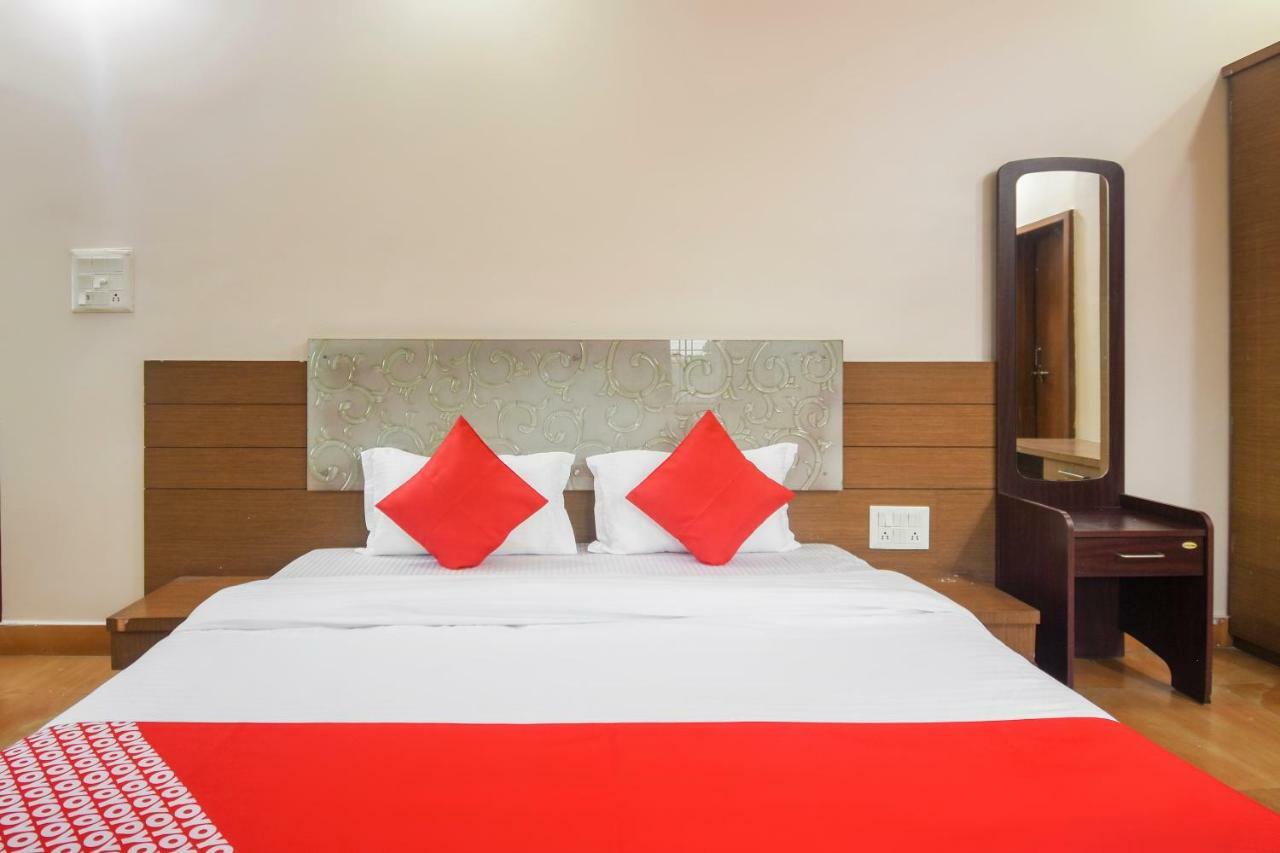 Oyo 47464 Hotel The Country Club Bilaspur  Exterior photo