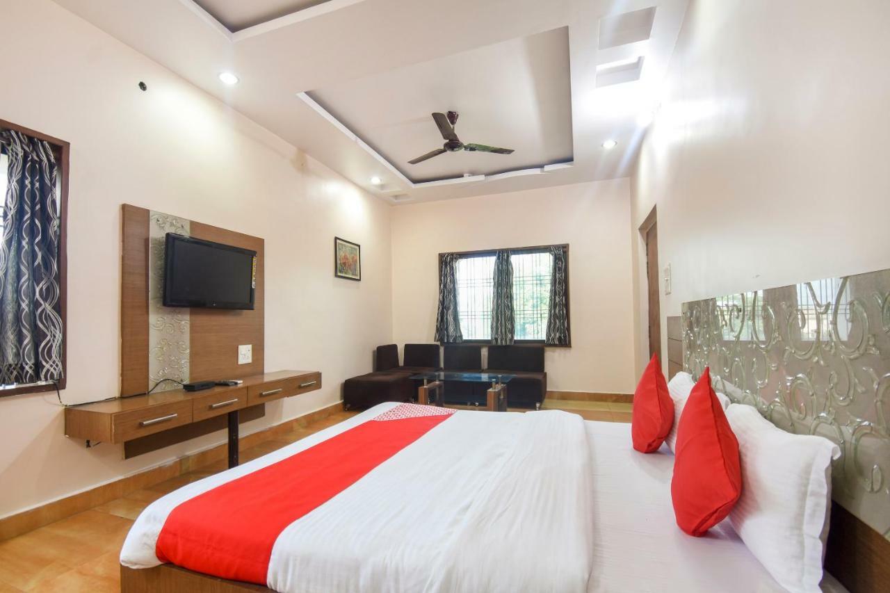 Oyo 47464 Hotel The Country Club Bilaspur  Exterior photo