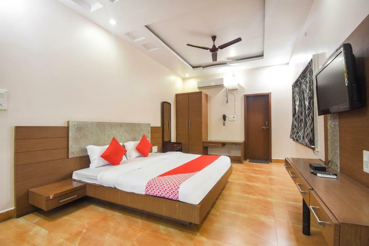 Oyo 47464 Hotel The Country Club Bilaspur  Exterior photo